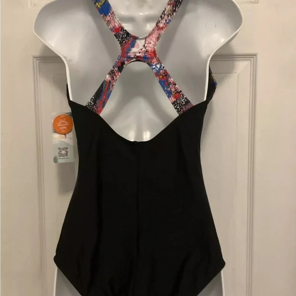 Attracosports‎ Women’s Sport Swimsuit Size Small UPF50